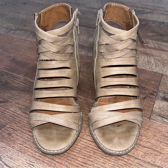 Universal Thread Side Zip Strappy Chunky Heels - Picture 7 of 10